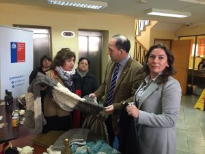 Ocho mujeres indígenas de Los Ríos exhibirán sus artesanías en el Palacio de la Moneda