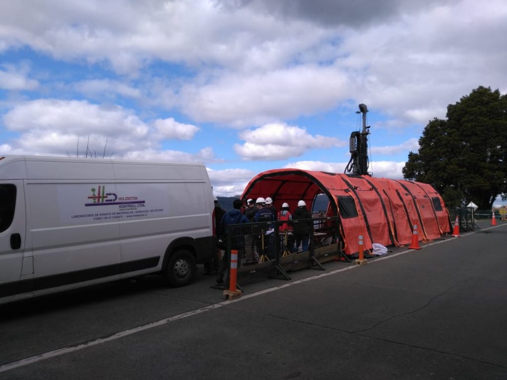 Anuncian medidas de mitigación por congestión vehicular tras corte en la costanera de Valdivia