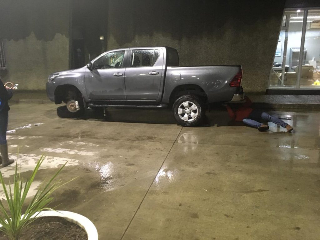 Una veintena de vehículos afectados por miguelitos instalados por desconocidos en la Ruta 5 Sur en Mariquina