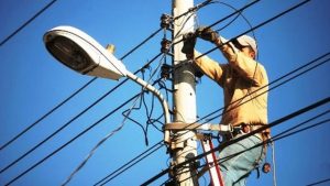 Corte de energía eléctrica obligó suspensión de clases en dos colegios de Valdivia y afectó a tres mil personas