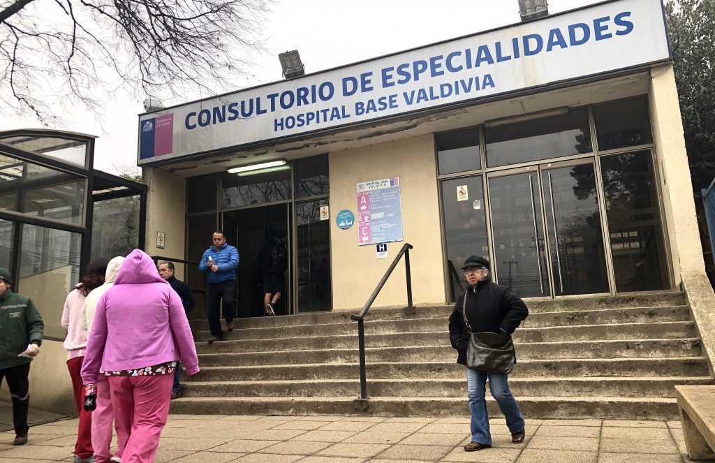 Funcionarios del Hospital Base Valdivia denuncian “crisis sanitaria” por falta de insumos