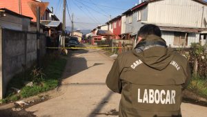 Detienen a hombre tras golpear con un palo a individuo que apedreó su casa en Lanco