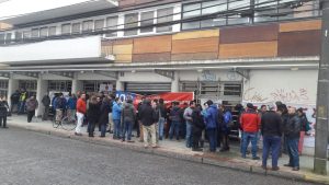 Trabajadores del MOP realizaron un paro denunciando despidos injustificados al interior de la institución