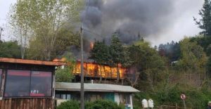 Incendio destruyó una vivienda en su totalidad en el sector costero de Los Molinos