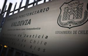 Fiscalía formalizará a dos gendarmes por apremios ilegítimos a internos de la cárcel de Valdivia