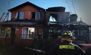 Cinco casas y un vehículo fueron afectados por incendio en Ampliación Los Ediles en Valdivia