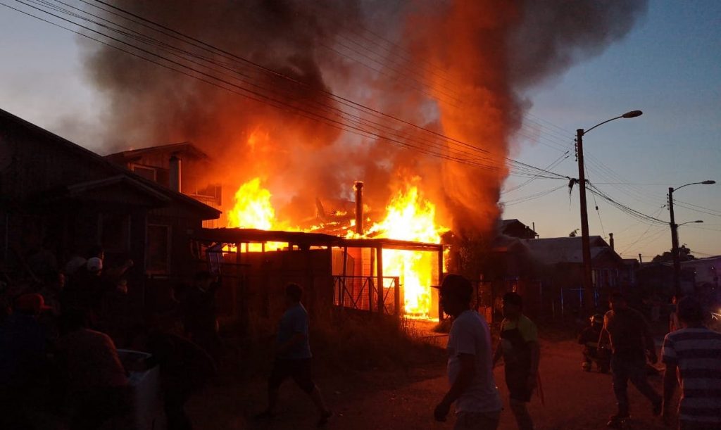 Cuatro casas quedaron afectadas tras incendio en sector de Ampliación Los Alcaldes en Valdivia