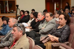 Dirigentes sociales y ciudadanos de Valdivia toman clases de formación ciudadana en la UACh