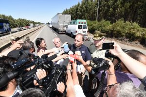 Intendente de Los Ríos evitó profundizar en polémica por vincular protesta de pescadores con accidente