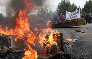 Violentos incidentes se originaron en Niebla en tercer día de movilización de pescadores por conflicto de la jibia