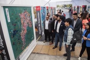 Llega a la costanera de Valdivia "Chile que te Quiero" exposición que retrata los iconos del país