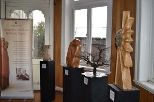 Exposición de esculturas se realiza gratuitamente en Valdivia