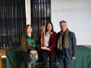 Facultad de Arquitectura de la UACh entregó el premio Marta Scheu a la SEREMI del MOP por "el impacto de su trayectoria"