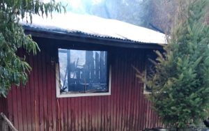 Dos adultos mayores quedaron damnificados tras incendio de su vivienda en Reumén