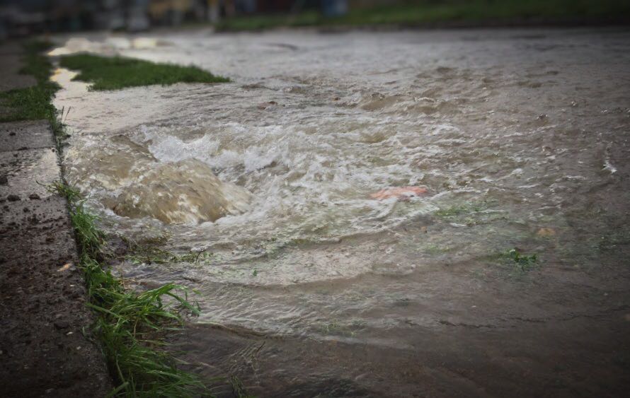 Inundación por sistema frontal dejó tres viviendas afectadas y 15 damnificados en Los Lagos