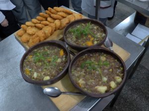 Con preparación de comidas mapuches celebran el Día de la Cocina Chilena en Valdivia