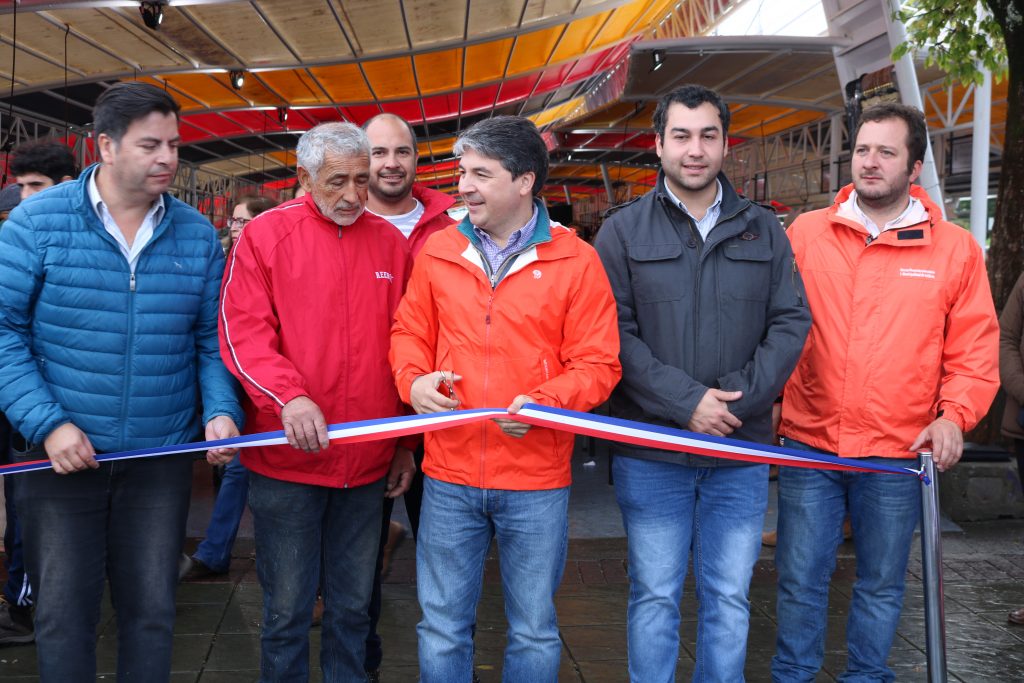 Municipio de Valdivia inauguró la remodelada Feria Fluvial de Valdivia