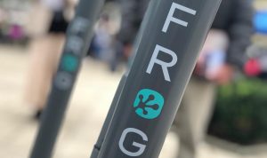 Primer día de Frog en Valdivia: El 90% de los scooters fueron guardados en las casas y no pudieron ser retirados
