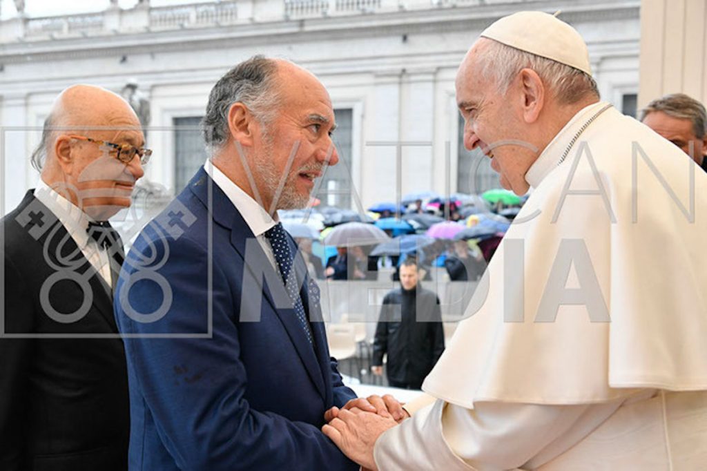 En Los Ríos critican a Presidente de la Cámara por viaje al Vaticano: “Tendrá que dar explicaciones”