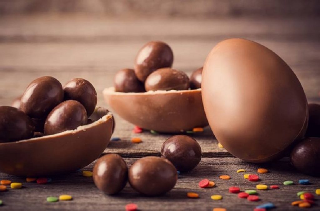 Desde frutas bañadas en chocolate hasta huevitos sin gluten: Las opciones para la Pascua