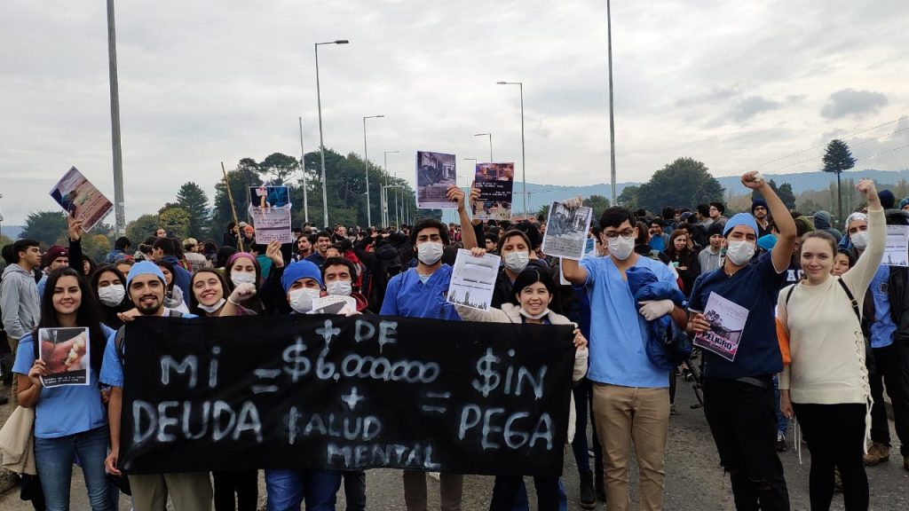 Estudiantes de Odontología de la UACh mantienen paro indefinido: Denuncian falencias históricas en la carrera