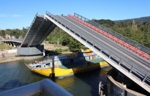 Cuatro horas se estima esté suspendido el tránsito por nueva apertura del Cau Cau