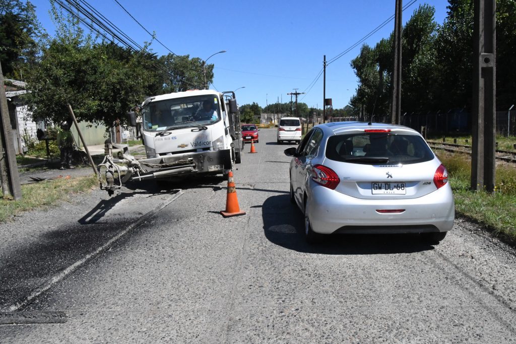 Camión bacheador continuará reparando calles de Valdivia por los próximos dos años