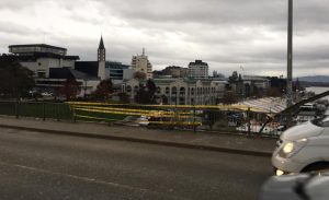 Video muestra momento en que vehículo cayó desde el puente Pedro de Valdivia