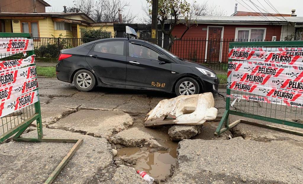 Cerraron la destruida calle Martínez de Rozas en Valdivia y en agosto podrían iniciar su reparación