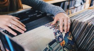 Feria de Vinilos trae a Valdivia más de dos mil quinientos discos para los fanáticos