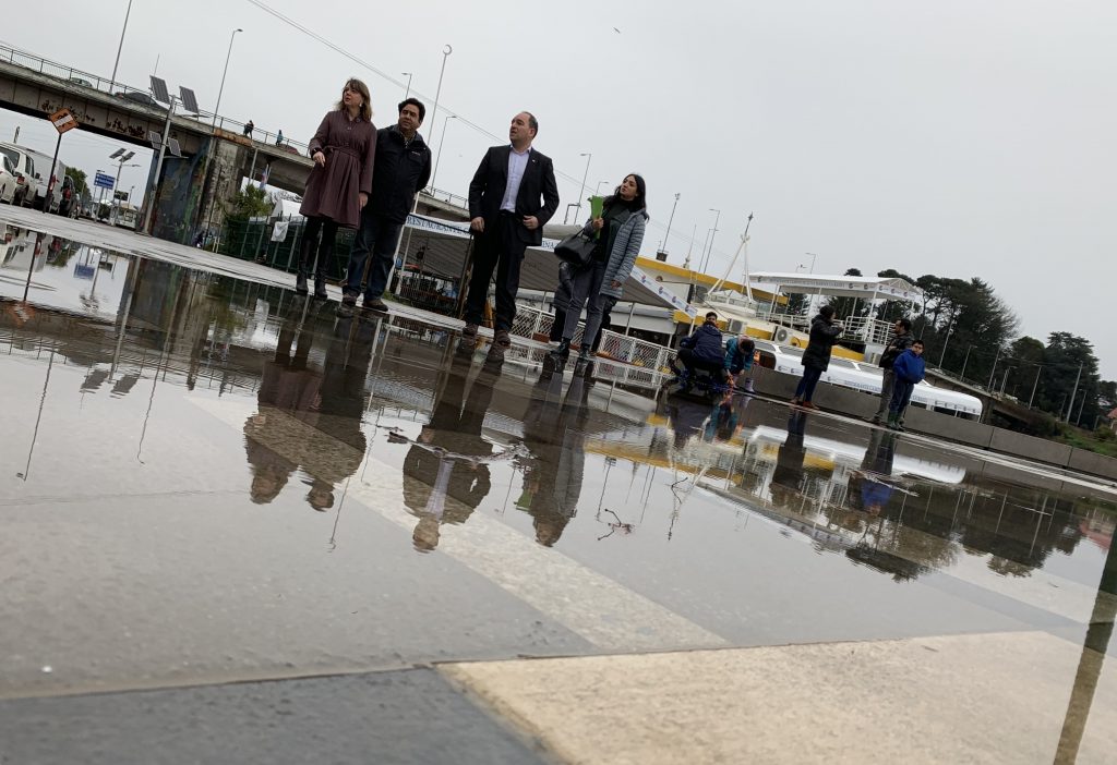 Anuncian reparación de recién inaugurado tramo de la Costanera de Valdivia por acumulación de agua lluvia