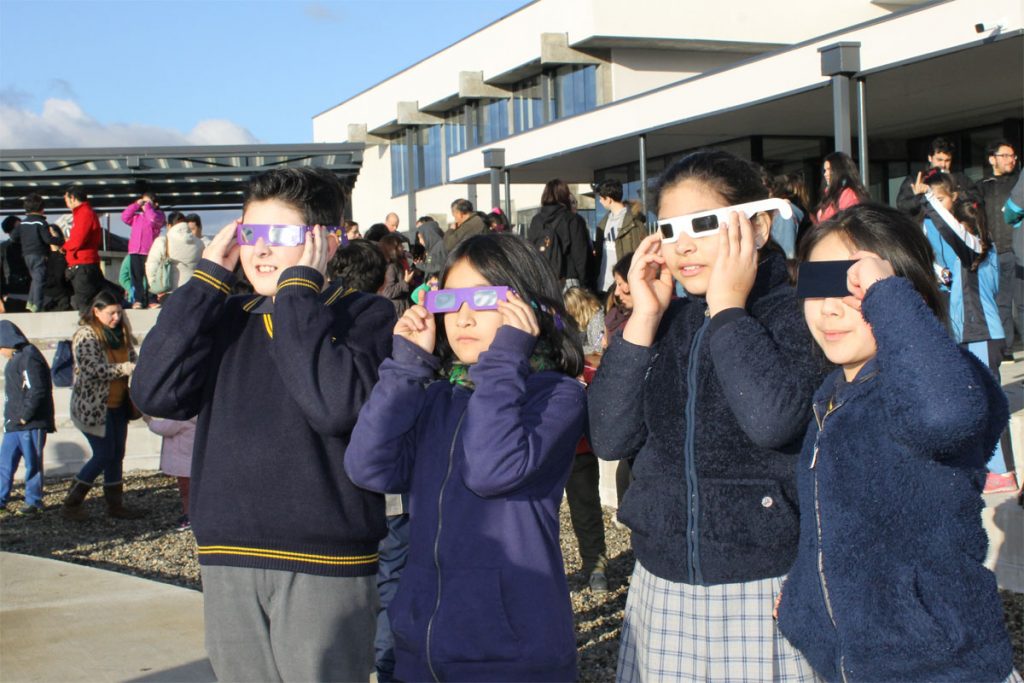 700 personas se reunieron en Valdivia para ver el eclipse solar