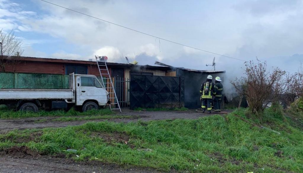 Incendio dejó dos viviendas afectadas en sector Inés de Suárez de Valdivia