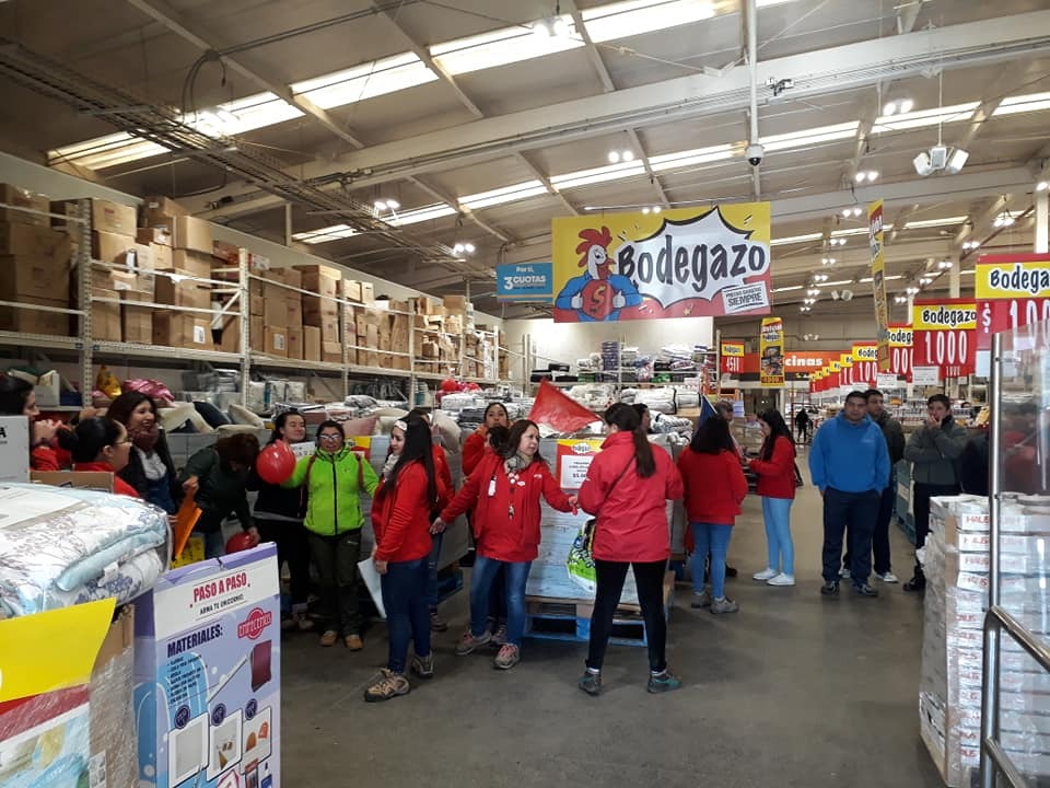 Inminente huelga en Walmart: Trabajadores advierten de cierre de locales en Los Ríos