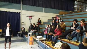 Realizaron charla sobre prevención de violencia en el pololeo para estudiantes de Valdivia