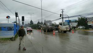 Bajo arresto nocturno quedó conductor por atropello en que falleció directora de colegio en Valdivia