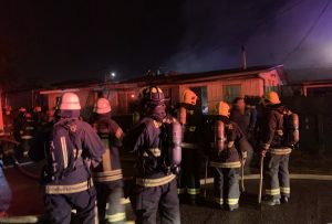 Una vivienda destruida y dos lesionados dejó incendio en sector El Laurel de Valdivia