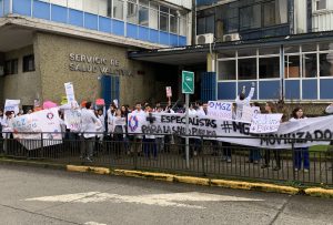 Médicos de Los Ríos se unieron a “Marcha de los Delantales Blancos” por falta de cupos para especializaciones