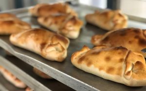 ¿Empanadas para celebrar las Fiestas Patrias? Acá te contamos donde están las más ricas de Valdivia