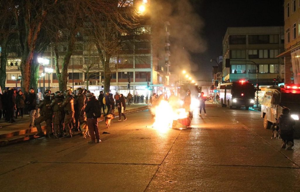 Ocho detenidos dejó marcha de organizaciones sociales en Valdivia