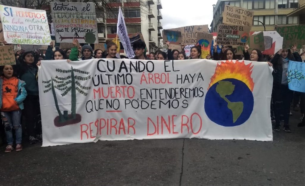 Organizaciones sociales marcharon en Valdivia en contra del cambio climático