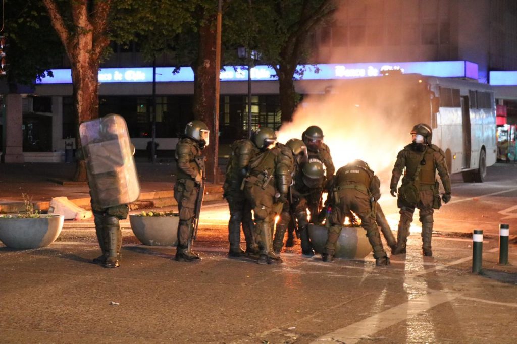 A un mes del estallido social: Carabineros registra 32 policías lesionados y dos cuarteles dañados en Los Ríos