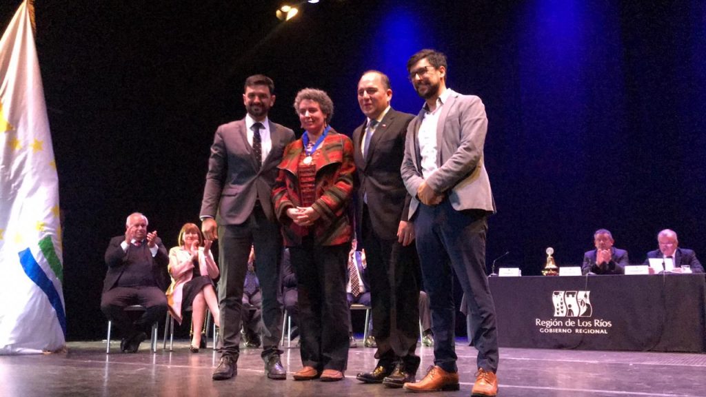 Ciudadanos de la región fueron premiados en la celebración de aniversario de Los Ríos