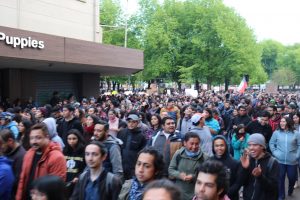 Multitudinario cacerolazo se realizó en el centro de Valdivia