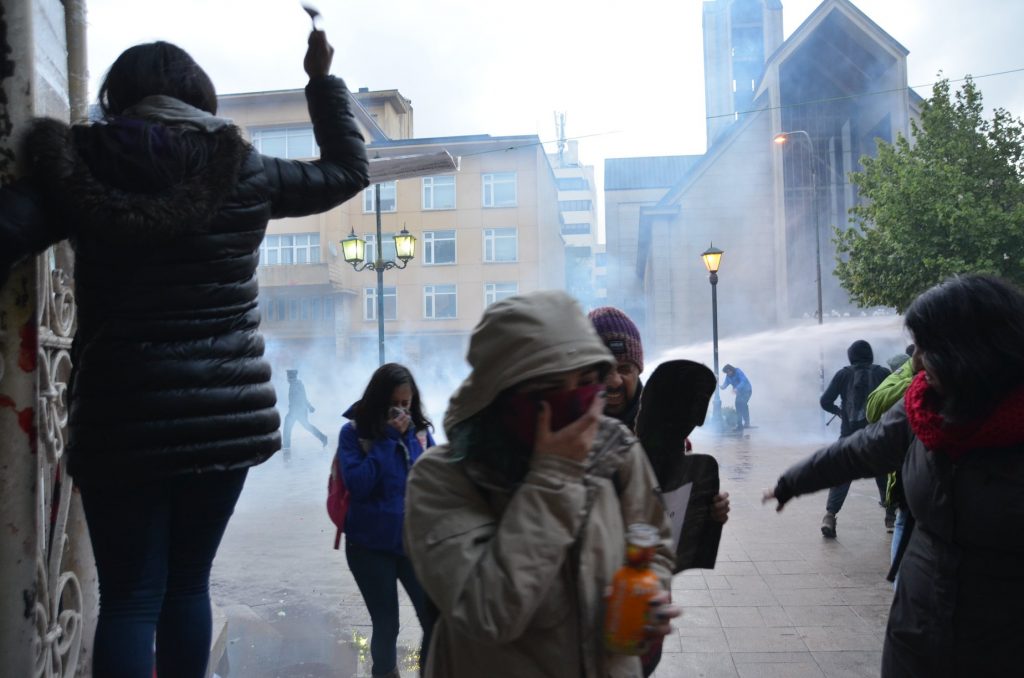 Docentes de la UACh denuncian represión policial en manifestación pacífica