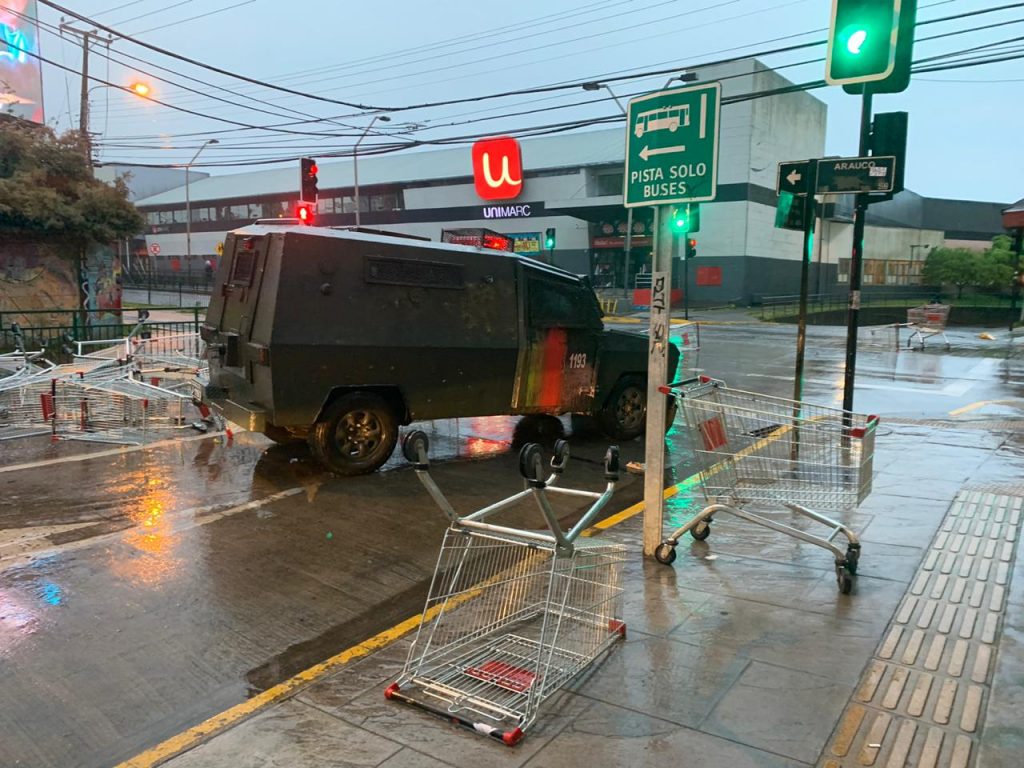 Nuevos saqueos se registran en supermercados de Valdivia