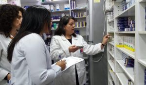 Fiscalizaron tres farmacias de Valdivia para verificar stock de fármacos bioequivalentes