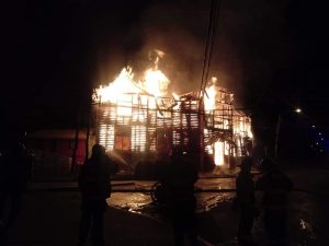 Incendio destruyó completamente sede del Partido Socialista en Valdivia