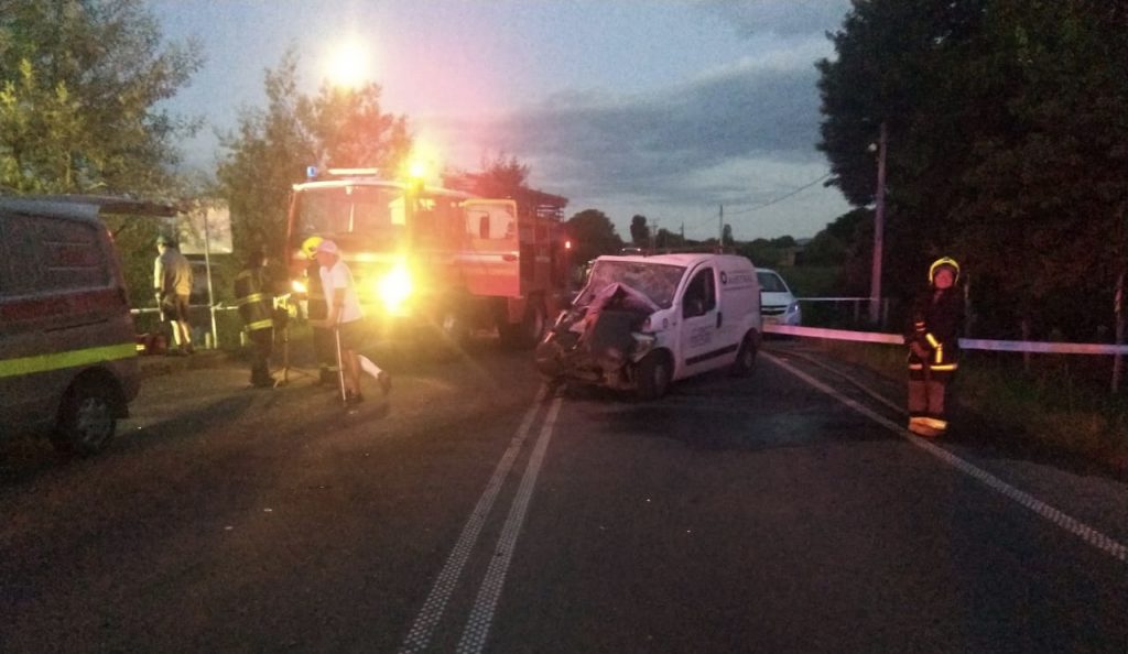 Conductora murió tras choque frontal entre vehículo y furgón camino a Antilhue