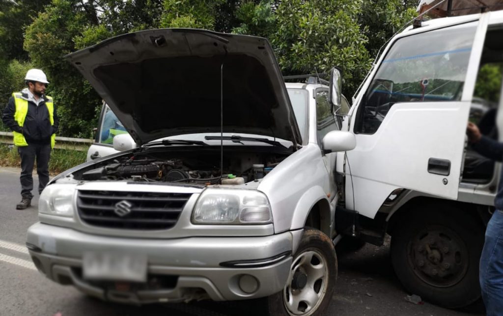 Colisión múltiple se registró camino a Niebla luego que un camión perdiera el control